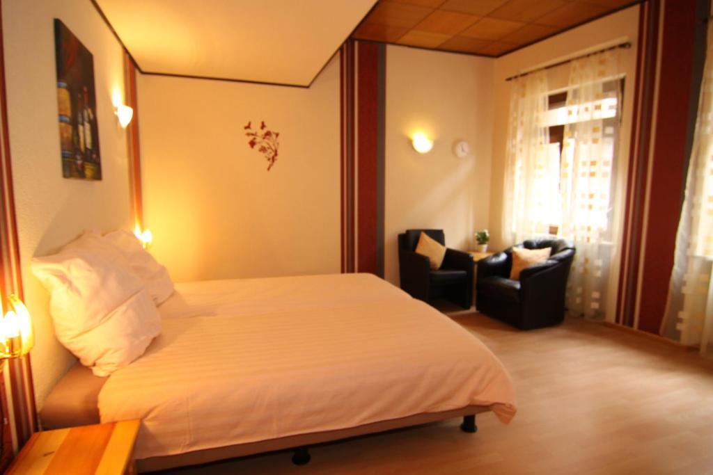 Hotel Zur Dorfschaenke Klotten Cameră foto